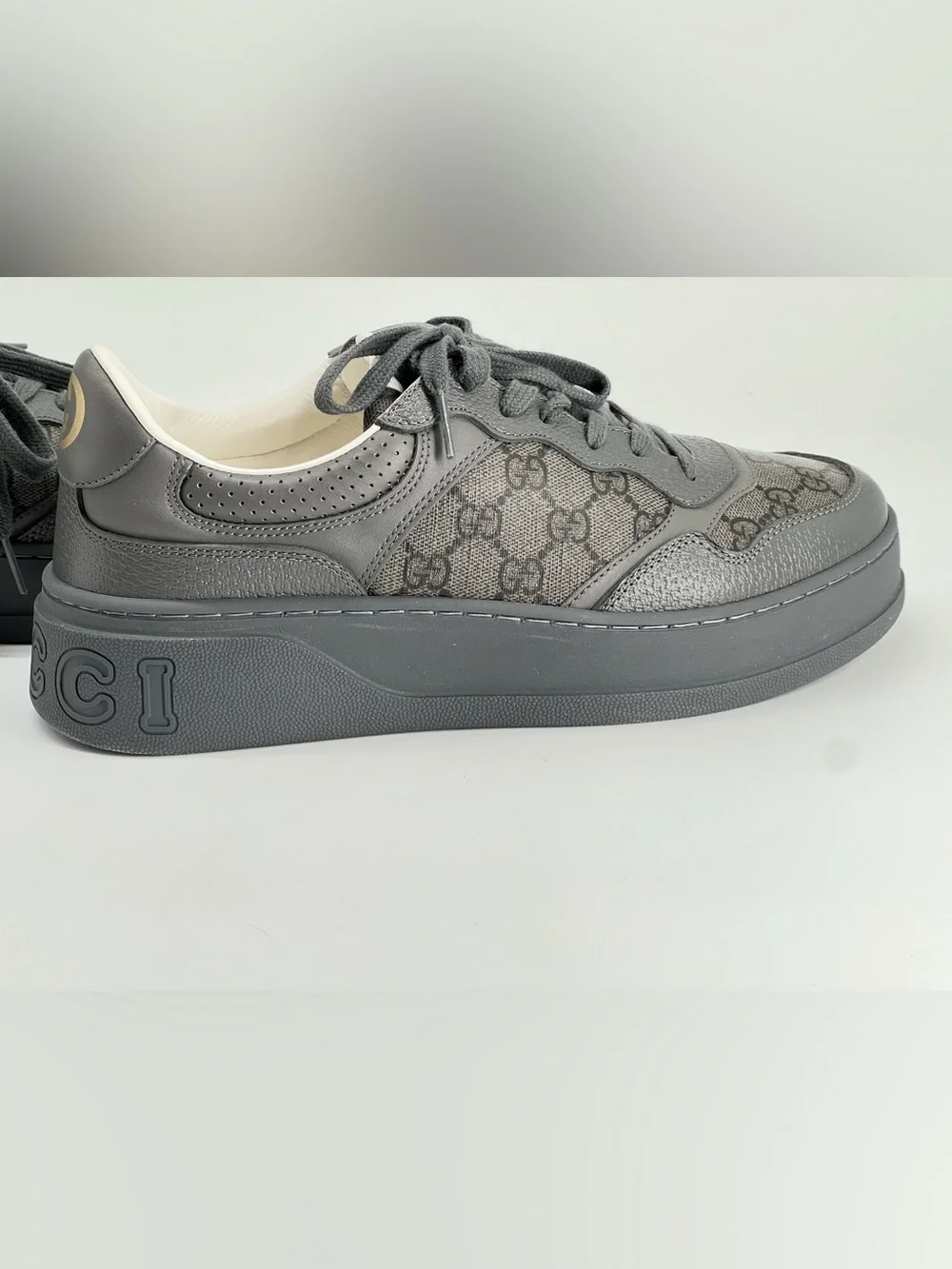 GUCCI GG LACE UP Men’s SNEAKERS - SIZE 41.5 (EU) = SIZE  8.5 (US)